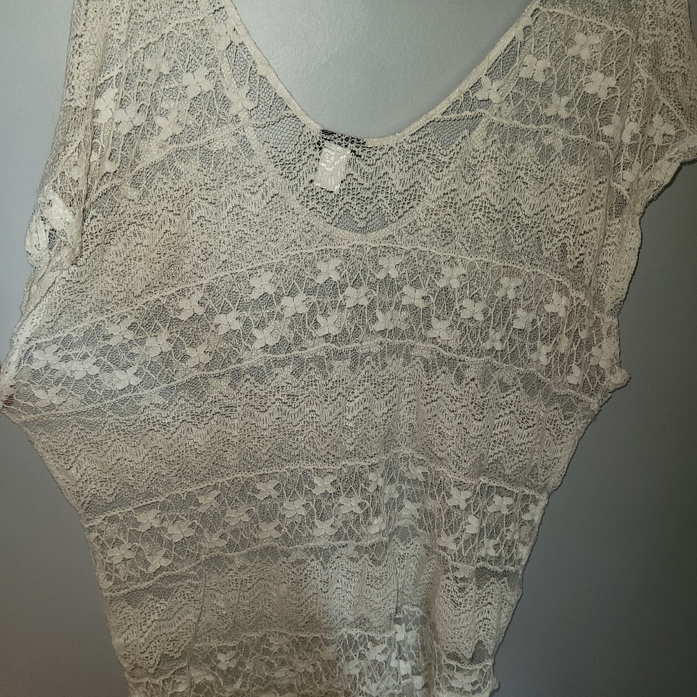 Lace over peice - Picture 2 of 4